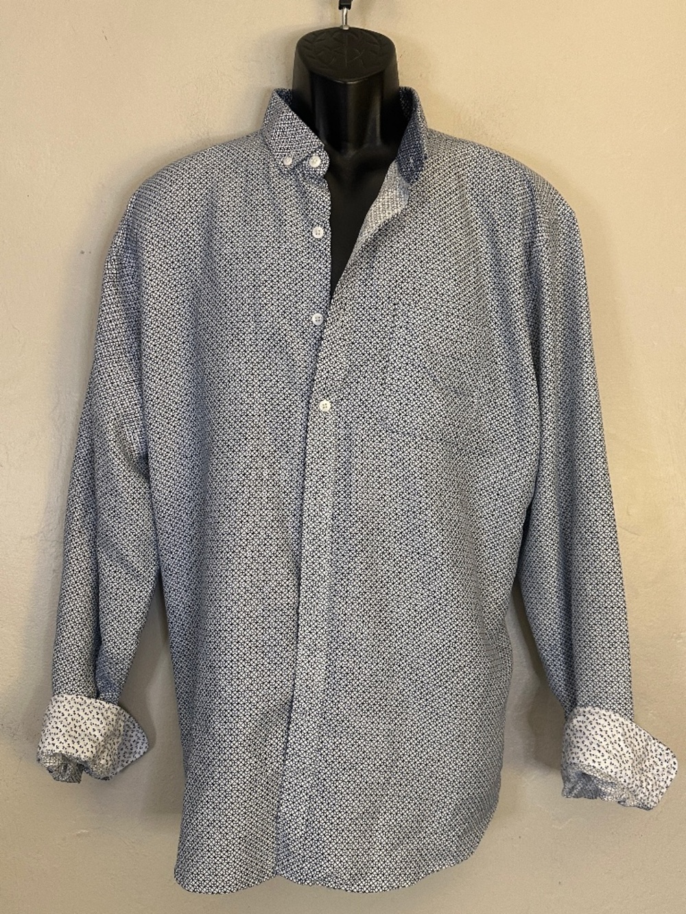 Rue Saint Patrick Contrast Button Down XXL Gently worn 100% polyester 25.5" arm